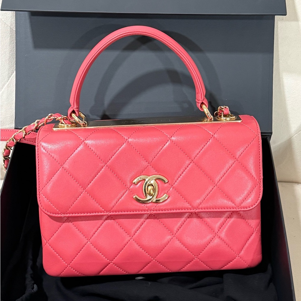 🌸🌸Pink CHANEL Trendy Quilted Top Handle Shoulder Bag in with Gold Hardware